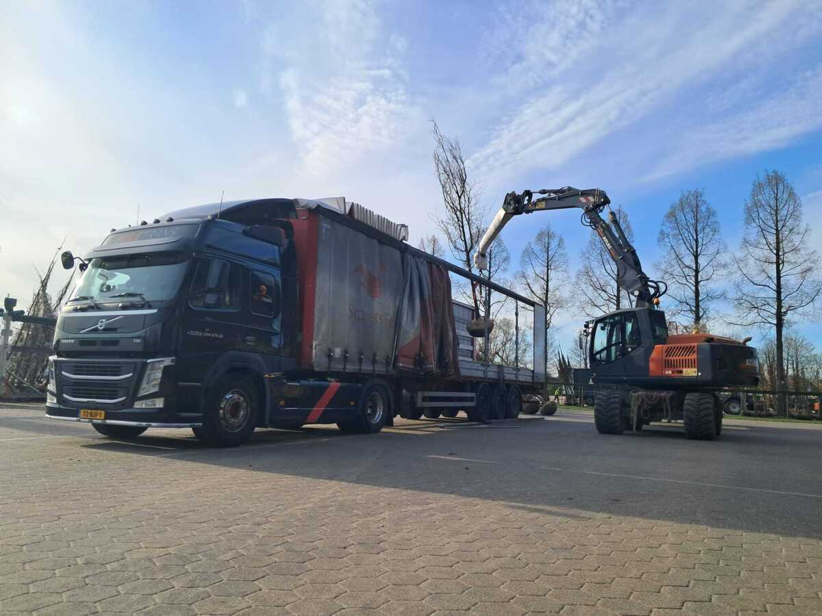 Mitchell Leider van MileTrans onderweg met bomen in Duitsland.