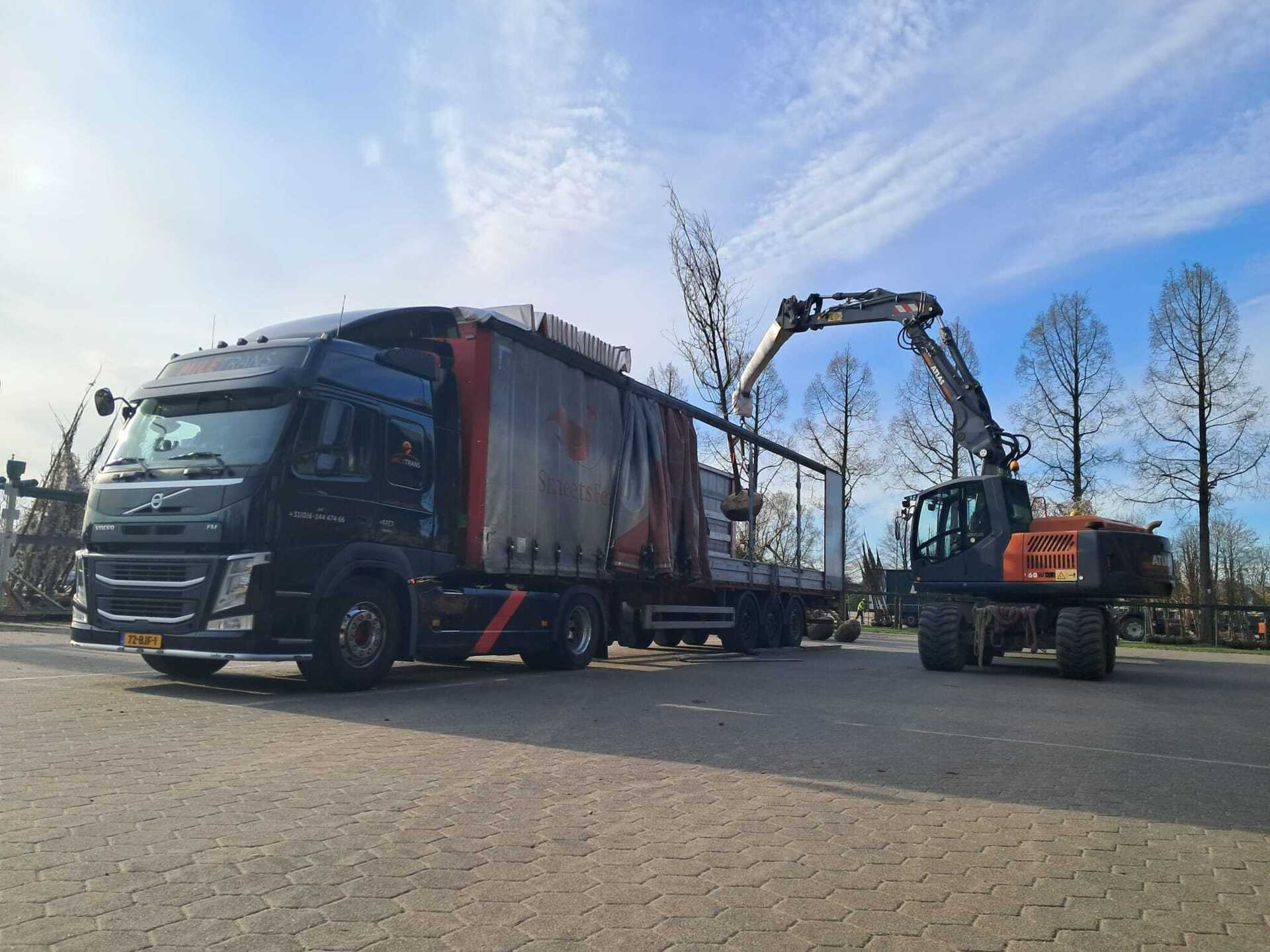 Mitchell Leider van MileTrans onderweg met bomen in Duitsland.